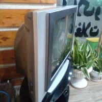 تلویزیون 29اینج سامسونگ قدیمی با زیر تلویزیون|تلویزیون و پروژکتور|چابکسر, |دیوار