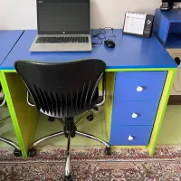 میز تحریر همراه با کتابخانه