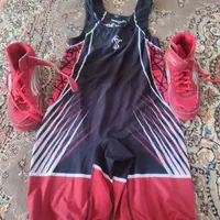 دوبنده کشتی و کفش کشتی