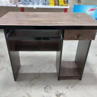 میز تحریر و کامپیوتر در حد نو