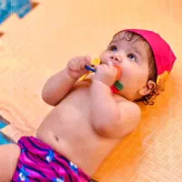 آموزش شنای نوزادان