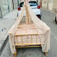 تخت کنار مادر فرشته