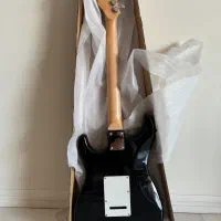 گیتار آریا نو داخل کارتون. فروش فوری