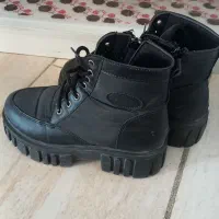 دوتاکفش یکی نیم بوت یکی کتونی|کیف، کفش، کمربند|گرگان, |دیوار