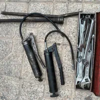 مقداری آچار و دو عدد گیر پمپ و آچار چرخ با دسته|قطعات یدکی و لوازم جانبی|اصفهان, شیخ اشراق|دیوار