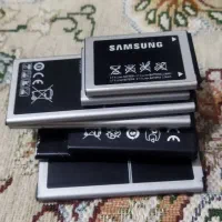 تعدادی باطری موبایل