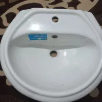 روشویی سالم با پایه درحد نو