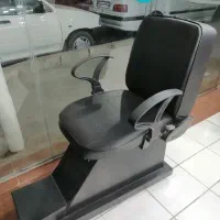 دکور و صندلی آرایشگاه|آرایشگاه و سالن‌های زیبایی|محمدیه-قزوین, |دیوار