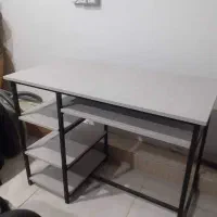 میز فلزی
