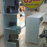 ویترین شال و کیف در حد نو بدون هیچ خط خشی