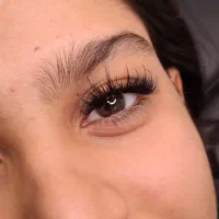 خدمات و آموزش کاشت و لیفت مژه