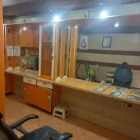 ویترین ارایشگاه