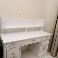 میز تحریر سالم وزیبا بدون خط وخش