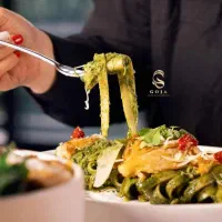 استخدام در کلیه بخش های رستورن گجا شعبه پاسدارن