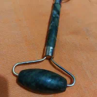 ماساژور دستی صورت مدل جیدرولر (سنگ یشم)