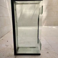 تعدادی آکواریوم سالم و ترک خورده