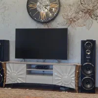 میز تلوزیون بسیار شیک و تمیز