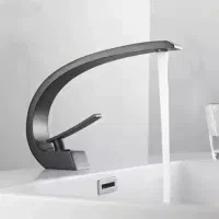 شیر روشویی طرح کلاسیکی