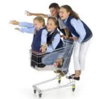 پرستار خانم ورزشکار مسلط به زبان و راننده