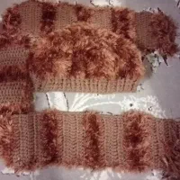 کلاه و شال گردن قهوه‌ای شکلاتی