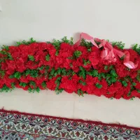 گل مصنوعی قرمز زیبا