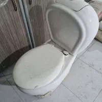 توالت فرنگی و روشویی ایستاده