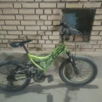 دوچرخه در حد نو فقط تایر عقب مشکل دارد