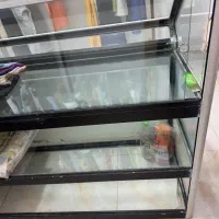 ویترین شیشه ای