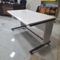 میز کامیوتر واداری پایه فلز روکش فایبرگلاس آلمانی