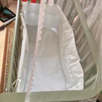 گهواره کنار مادر