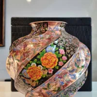 گلدان بلونی طرح پیچ دار