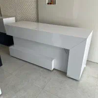 ۲عدد کانتر ۳متری و ۲متری دارای نورپردازی و ۴پریز