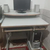 کامپیوتر و میز کامپیوتر