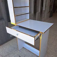 میز کاشت ناخن|آرایشگاه و سالن‌های زیبایی|شیراز, شهرک گلها|دیوار