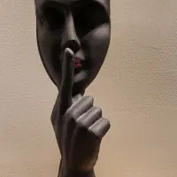مجسمه دکوراتیو مشکی