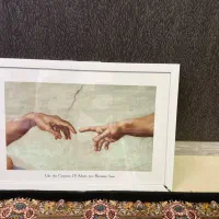 ساعت دیواری و دوتا تابلو