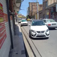 مغازه تجاری محلی شلوغ