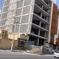 نگهبان ساختمان در حال ساخت