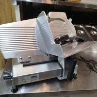 اسلایسر اوماس ایتالیا در حد نو