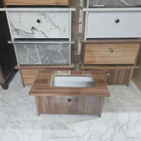 میز چرخ خیاطی نشسته|لوازم خیاطی و بافتنی|قشم, |دیوار