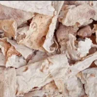 مقداری نان خشک تمیزبفروش میرسد