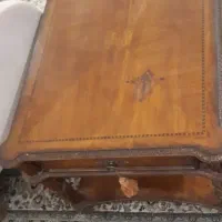 میز بسیار شیک و قدیمی