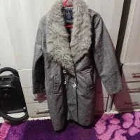 یک عدد پالتو زیبا وخوشرنگ وسبک وگرم