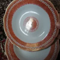 یک دست سوپ خوری قدیمی و4 تا کاسه قدیمی دومیلیون