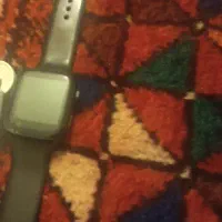 ساعت هوشمند کنارش یکم شکسته