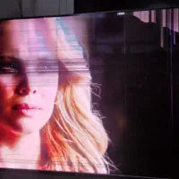 تلوزیون ۶۵ اینچ