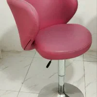 صندلی و آیینه کنسول