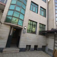 ۳طبقه هرطبقه 1واحد  امتیاز برق آب گاز تلفن دارد