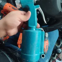 دستگاه پرچ میخ کوب