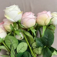 گل و گلدان و رومیزی